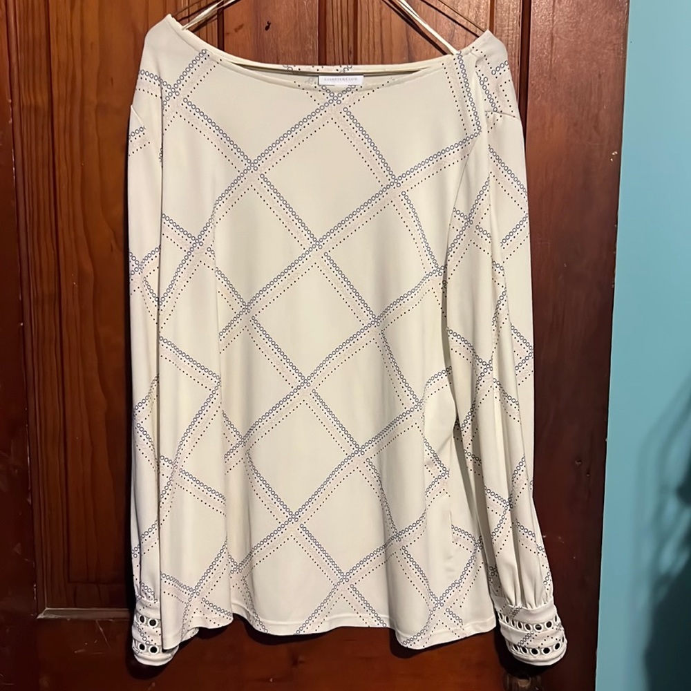 Cute dress shirt.